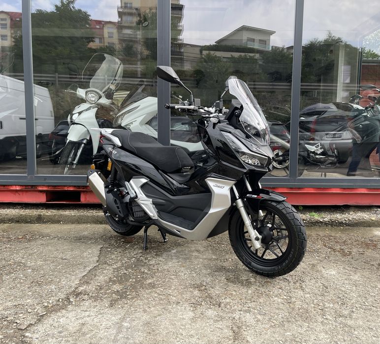 Scuter TNT XCO 125 cc-Nou-CBS Keyless go-apple carplay