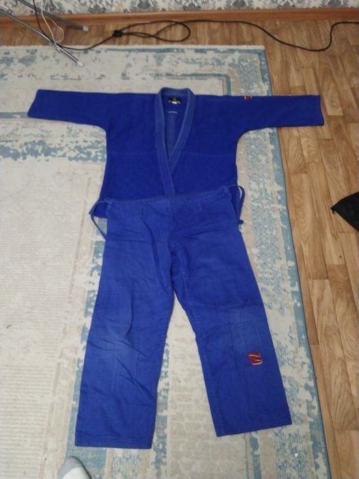 Продам сакура кимано 4/170 размері 1жыл ғана килген