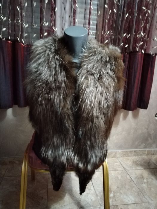 Дамски елеци от  лисица , яка от естесвен косъм  нови