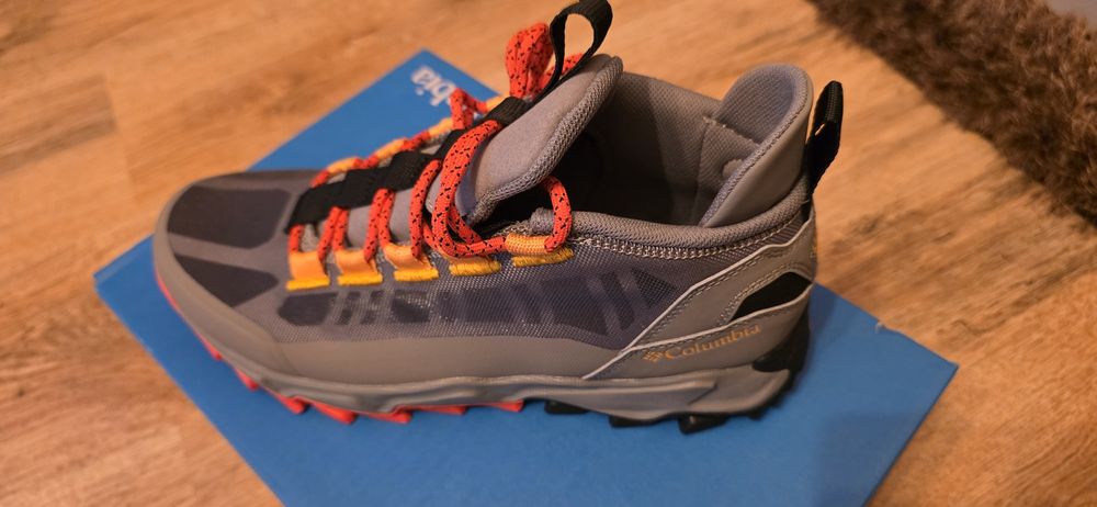 Vând ghete iarna Columbia