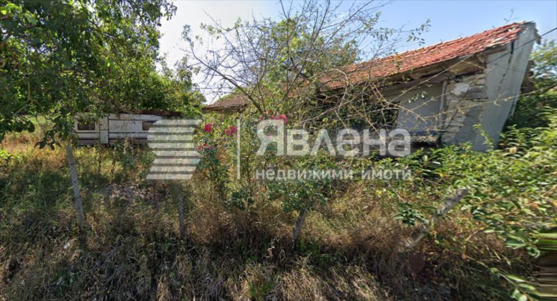 Слънчев ъглов парцел на улица и номер!