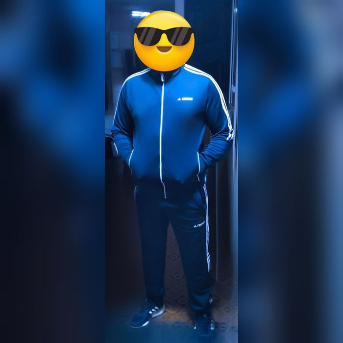 Продам спортивный костюм