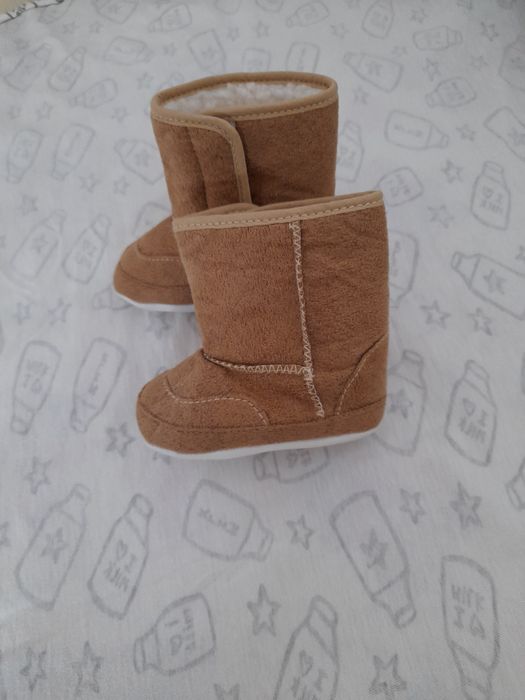 Продам детскую обувь