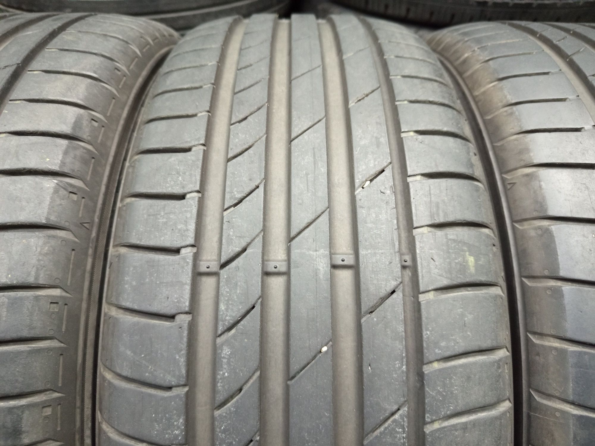 Kumho 215/55/17-4бр дот 4122