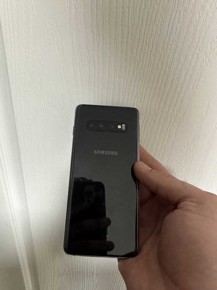 Samsung Galaxy S10 model sm-g973f-pentru piese,placa de baza buna