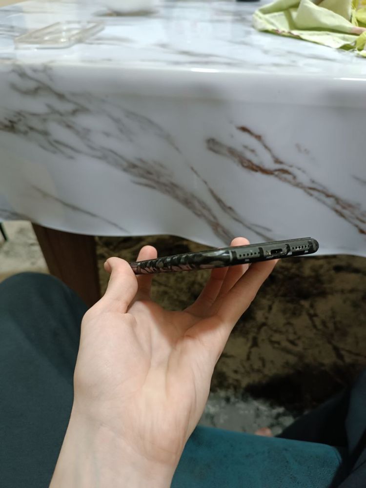 iPhone 11 qora 5mln sum