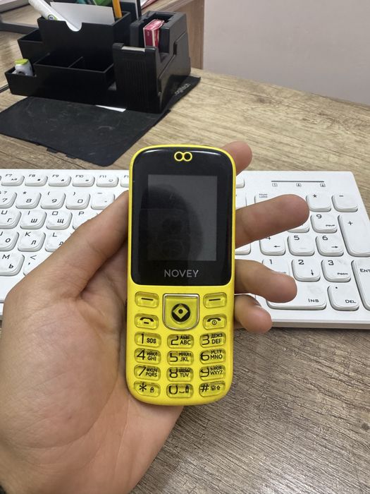 Knopkali bony telefon sotiladi