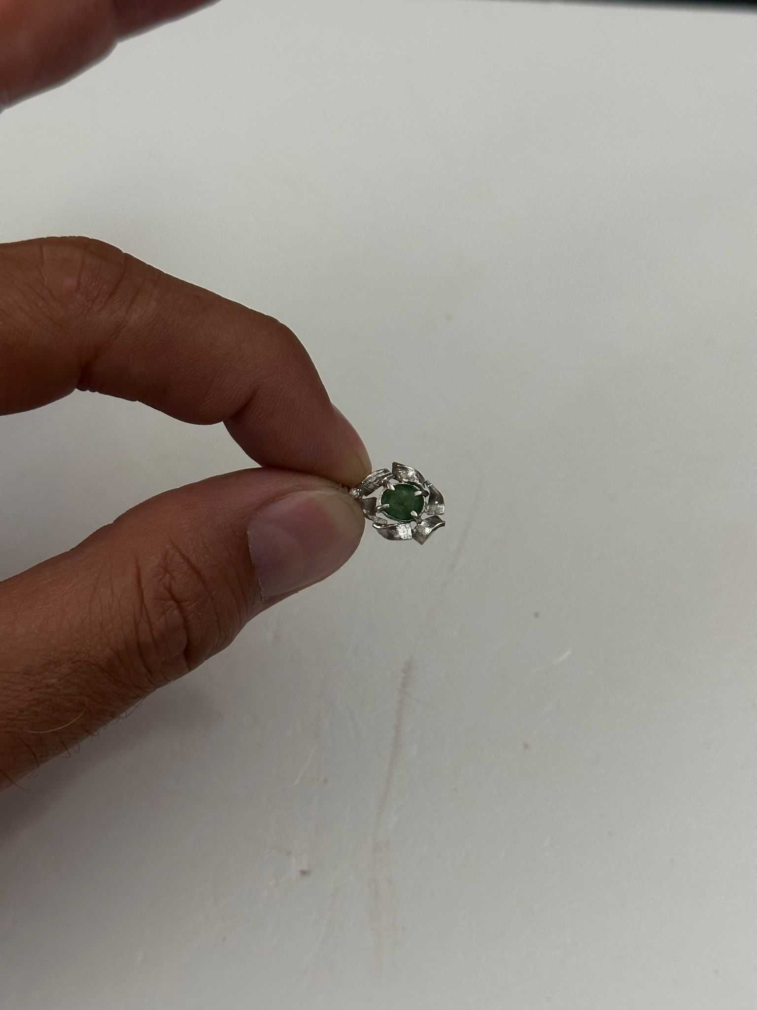 PANDANTIV AUR alb 18K + Smarald = 0.50 ct + 1 Diamant - Vintage !