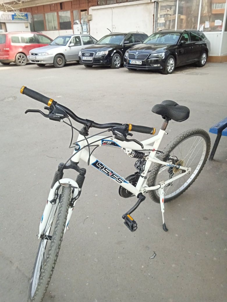 Vând bicicleta mountainbike