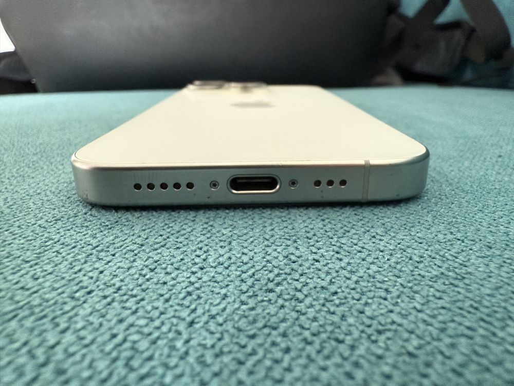 iPhone 15 Pro *E-SIM* 256Gb Много запазен!