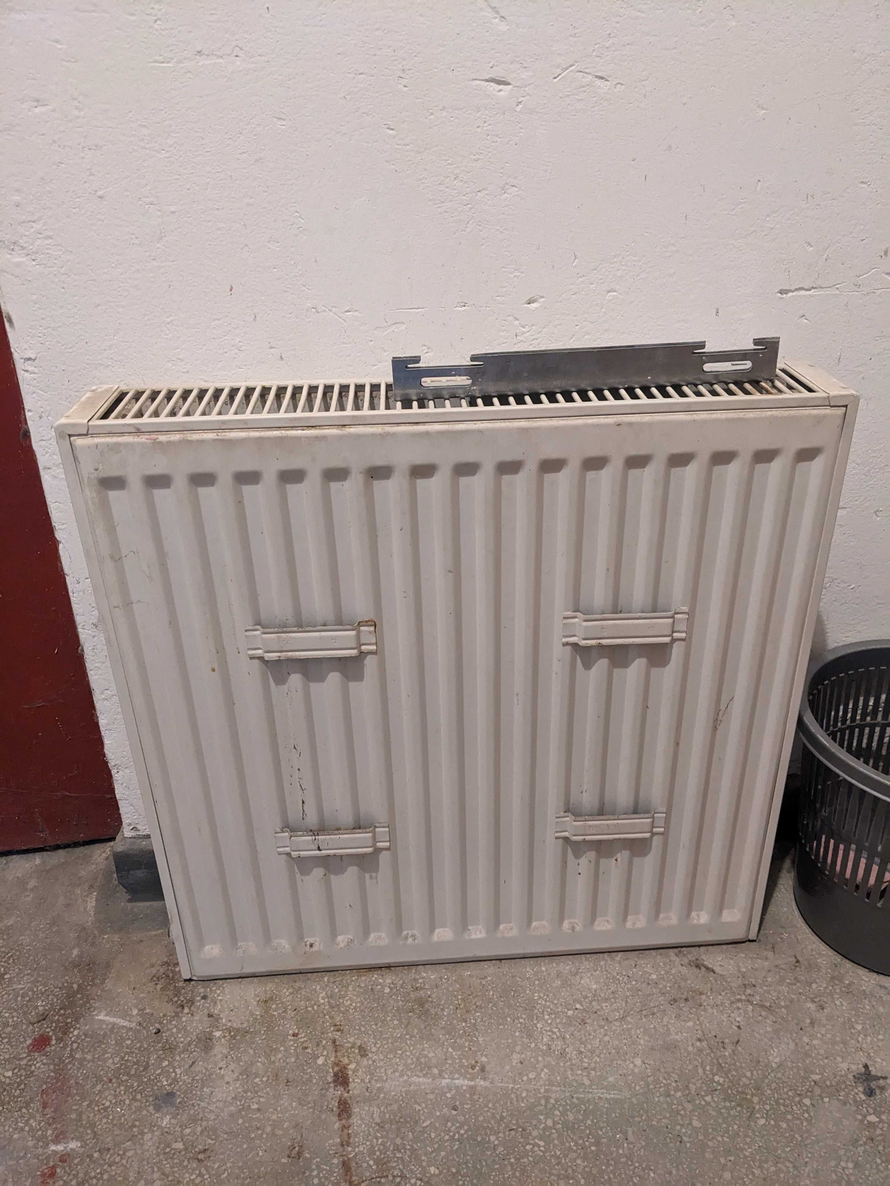 Calorifer Radiator 60cm Otel cu prindere perete si robineti