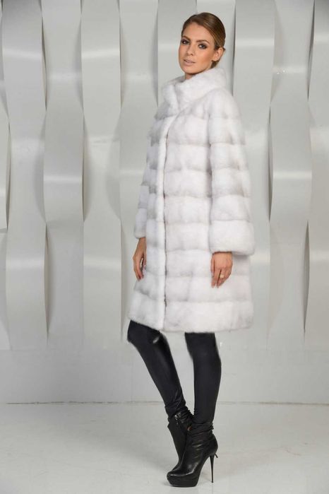 Haina de blana nurcă , vizon divină, incredibil. Culoare alb