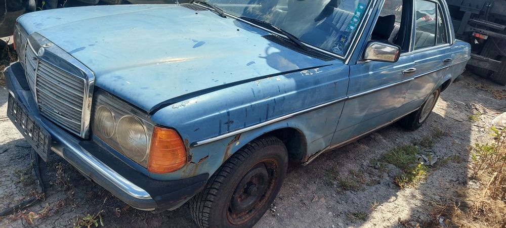 Mercedes w123  220d  1979