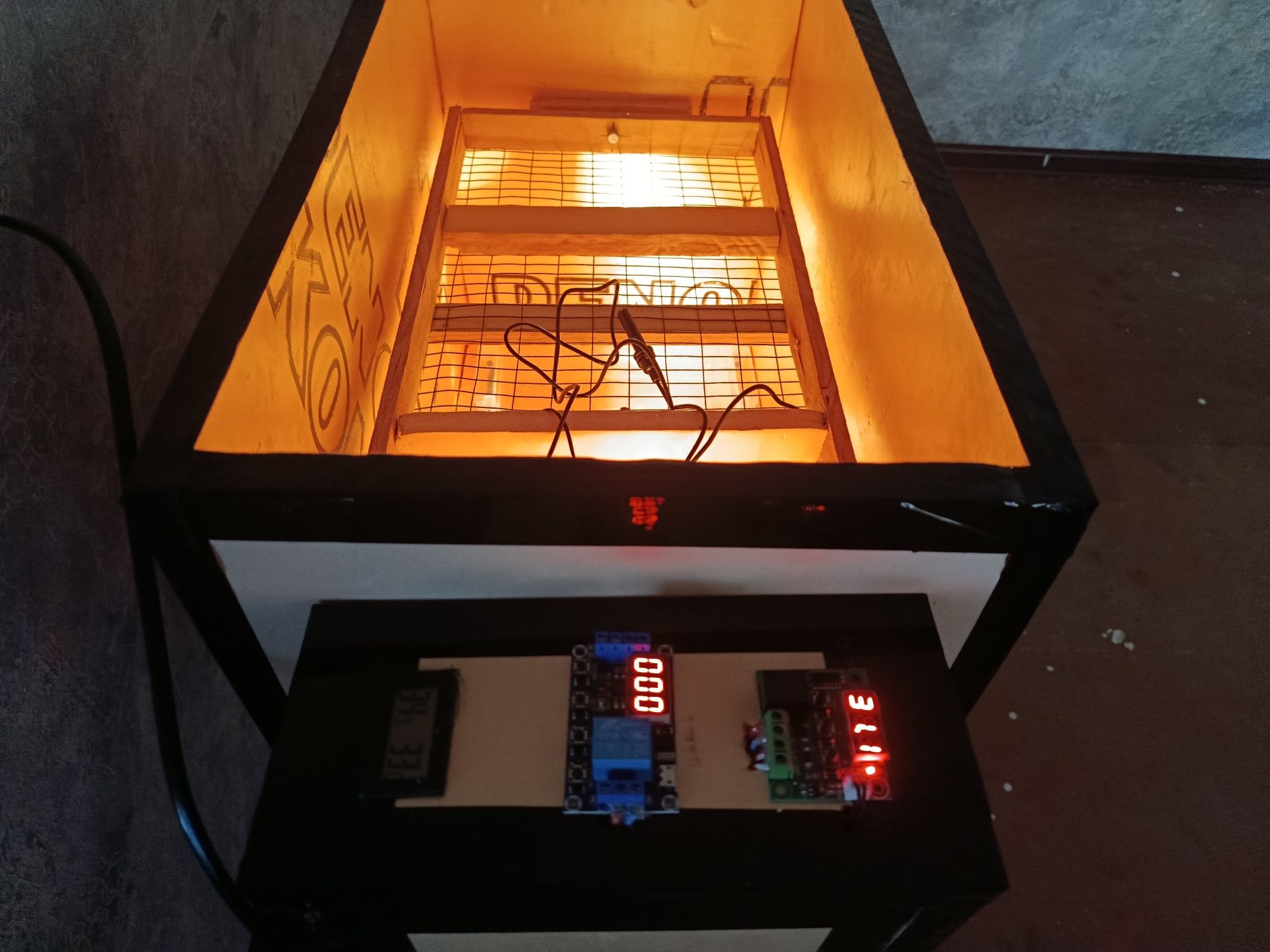 INKUBATOR 100 tali avtamat
