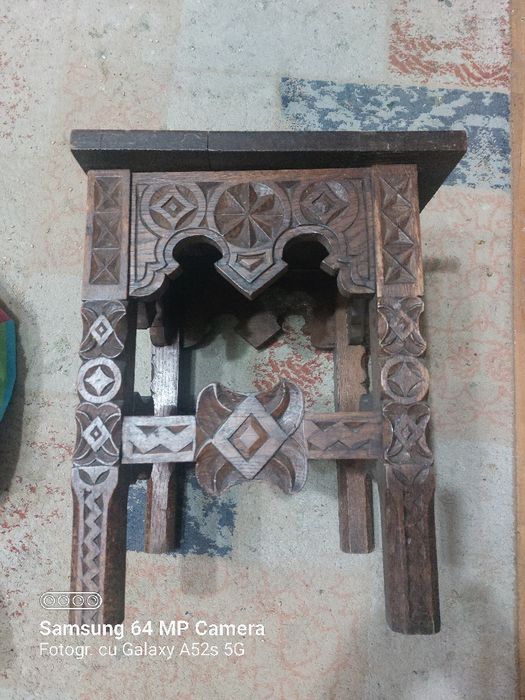 Scaun brancovenesc,secolul trecut,lemn de esenta foarte tare