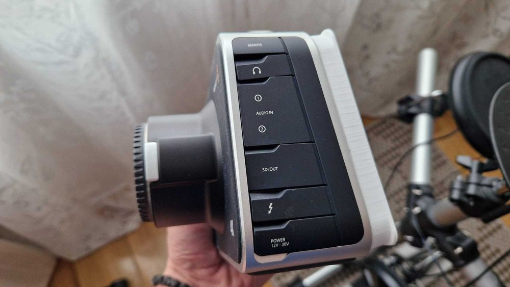 Blackmagic Cinema Camera 2.5K EF