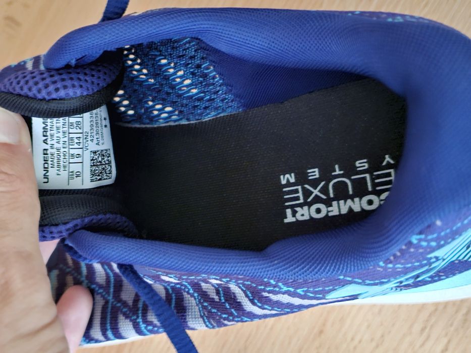 Спортни обувки Under Armour Charged Breeze 2