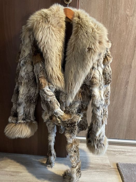 Haina din blana naturala.