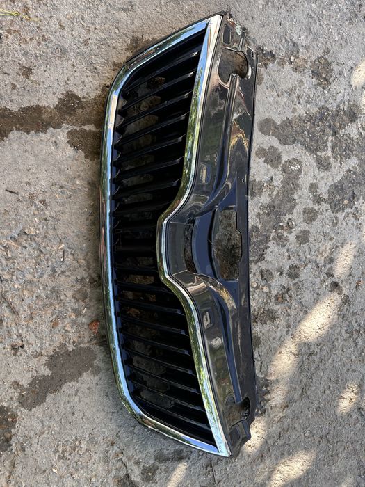 Grilă radiator skoda rapid .