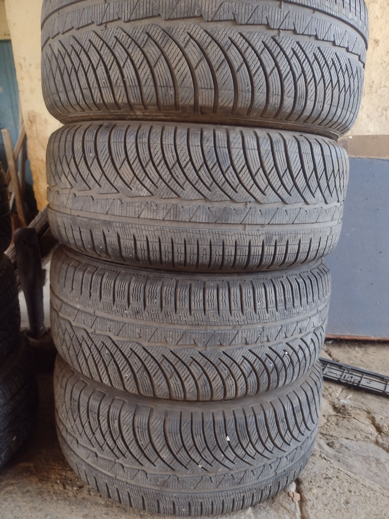 Гуми 245.50.18 MICHELIN