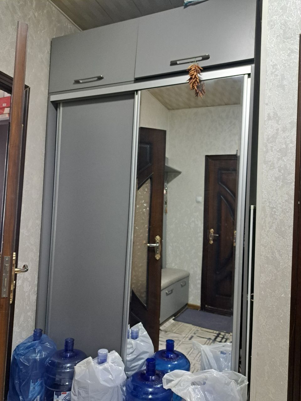 Продается прихожая раздвижной шкаф