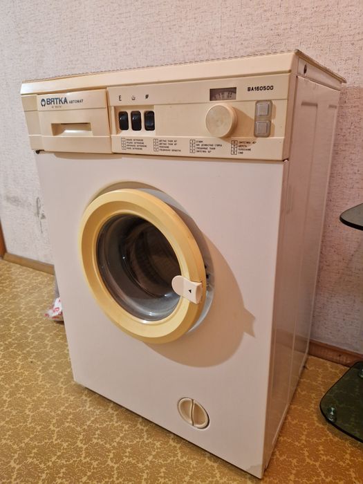Продам стиральную машину Вятка на запчасти