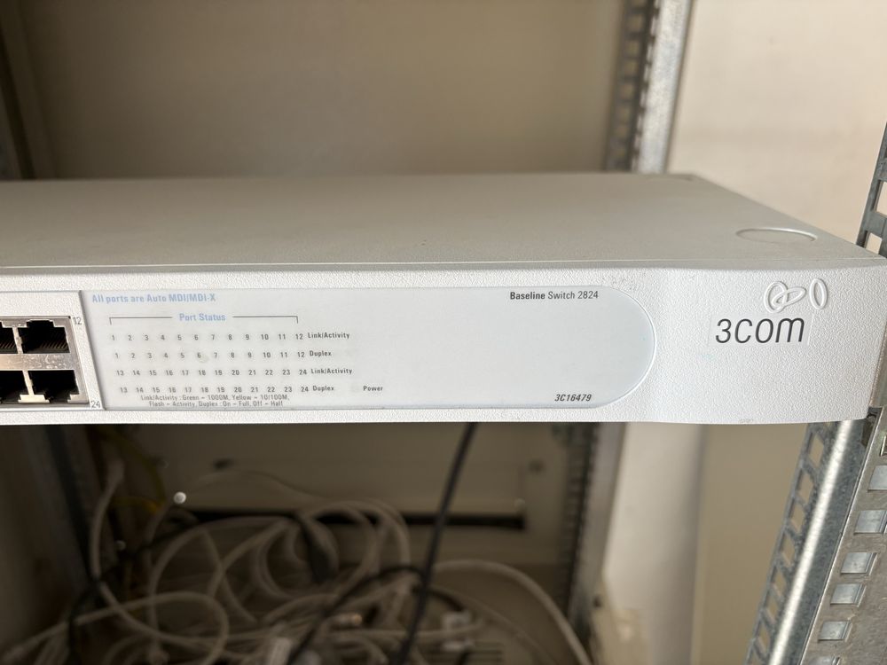 3Com Baseline Switch 2924-SFP Plus (модель 3CBLSG24)