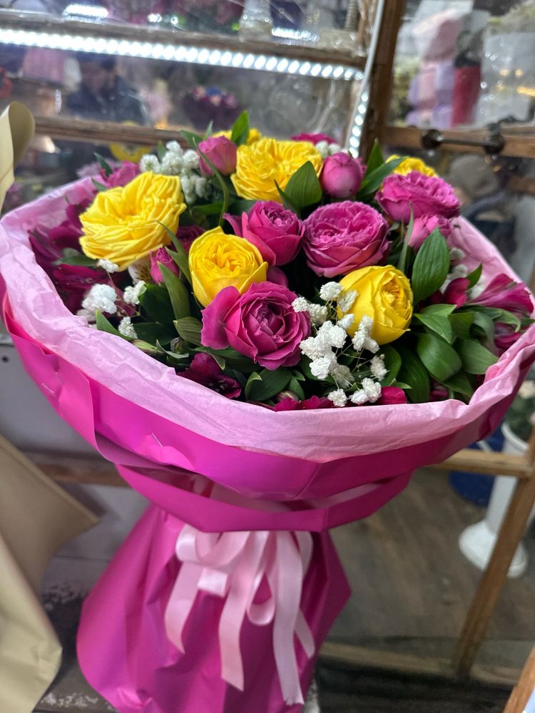 Atirgul lola pion siren bables buket gullar