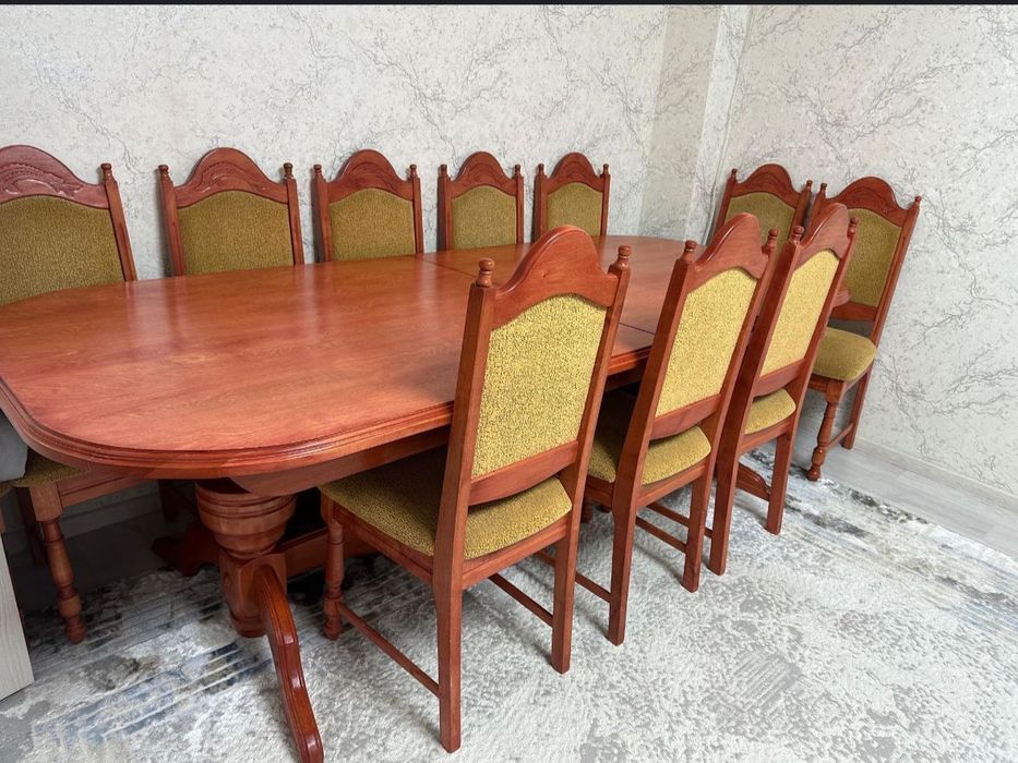 Стол со стульями