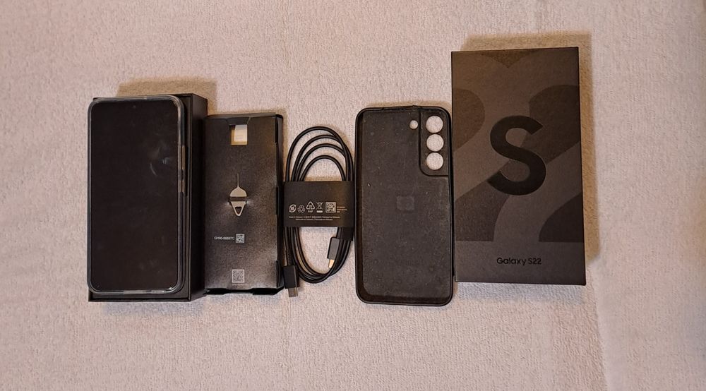 Vând Samsung S22 FullBox + 2 Huse
