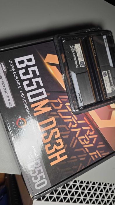 Kit Ryzen, placa de baza B550 + 16Gb DDR4 3866