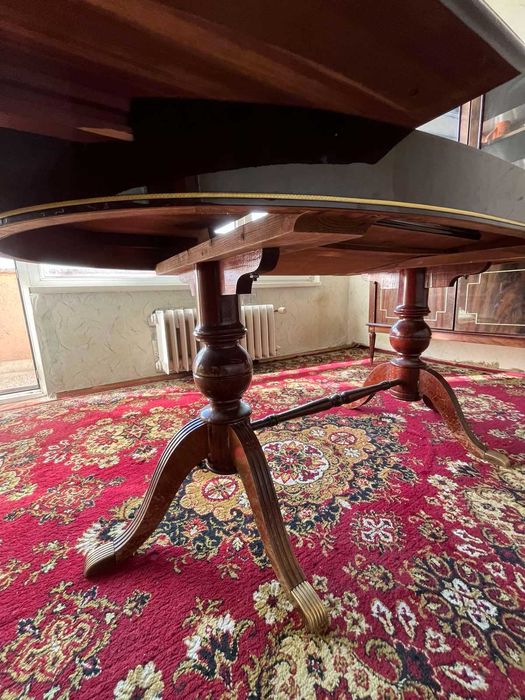 Старинна, антична, ретро разтегателна маса със столове