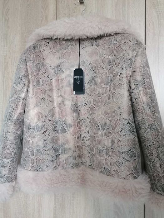 Зимно късо палто Guess