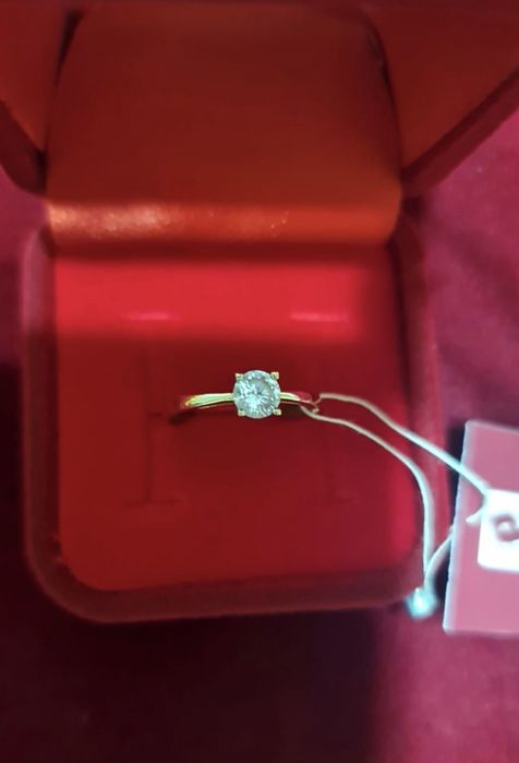 Новое золотое помолвочное кольцо с фианитом 585 пробы