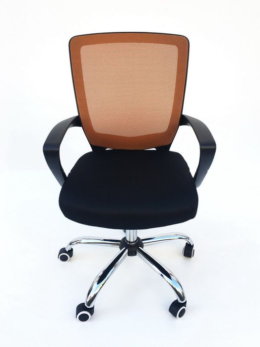 Кресло офисное на колесах хромированная крестовина