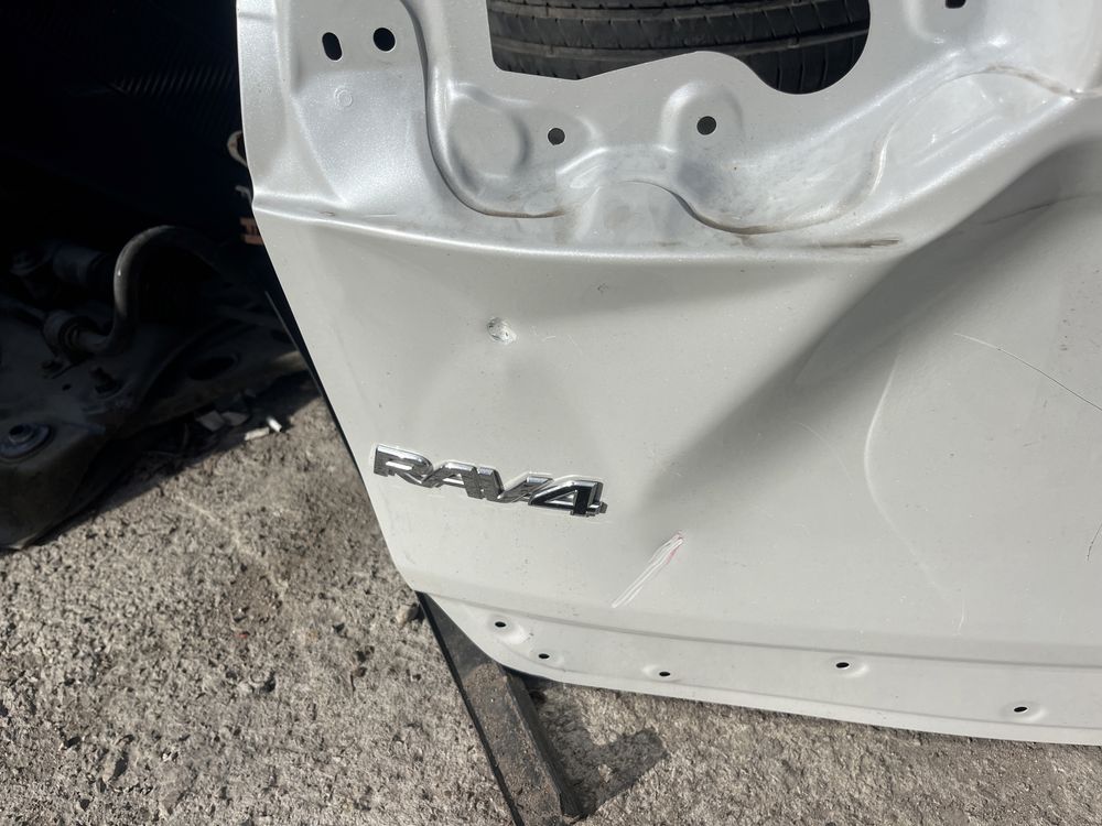 Багажник/капак Toyota Rav 4 2019- 2бр