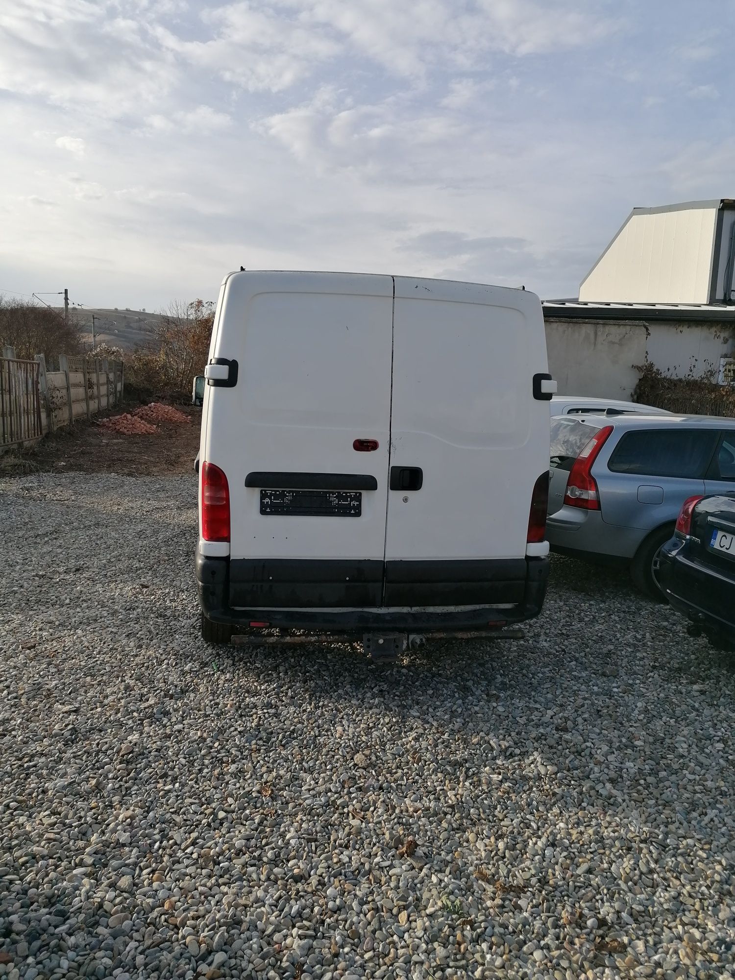 Dezmembrez Opel movano