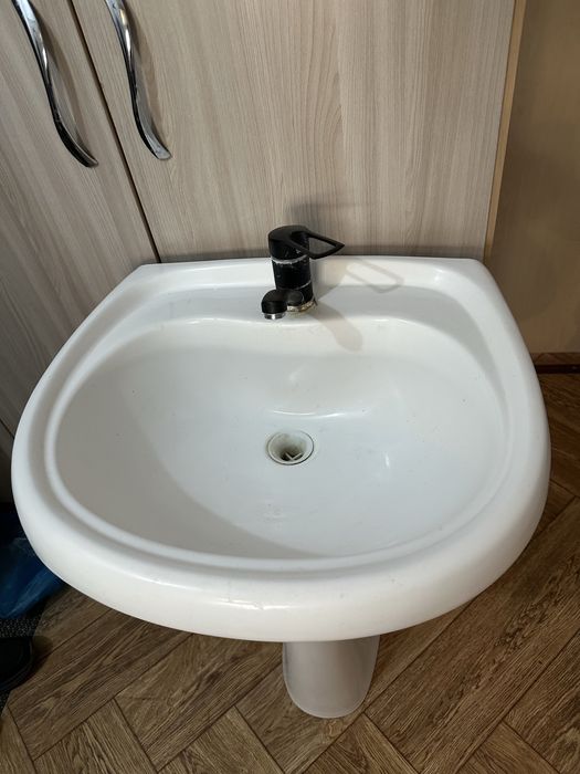 Раковина, стулья