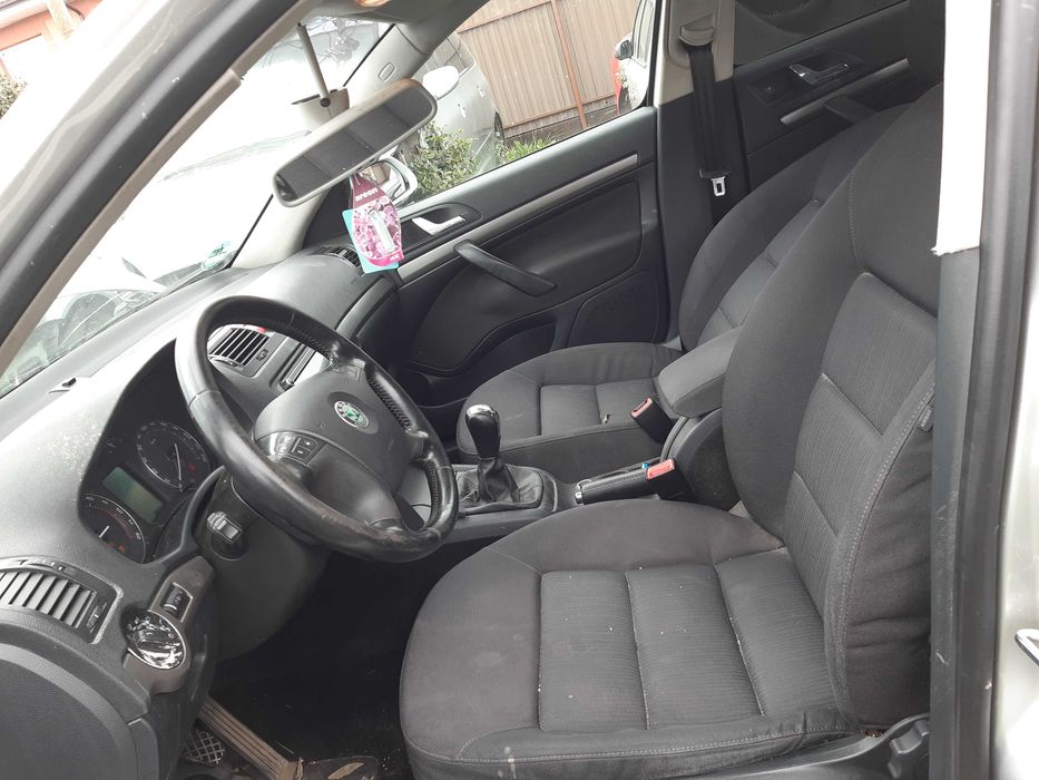 Plansa bord skoda octavia 2 culoare neagra volan pe stanga