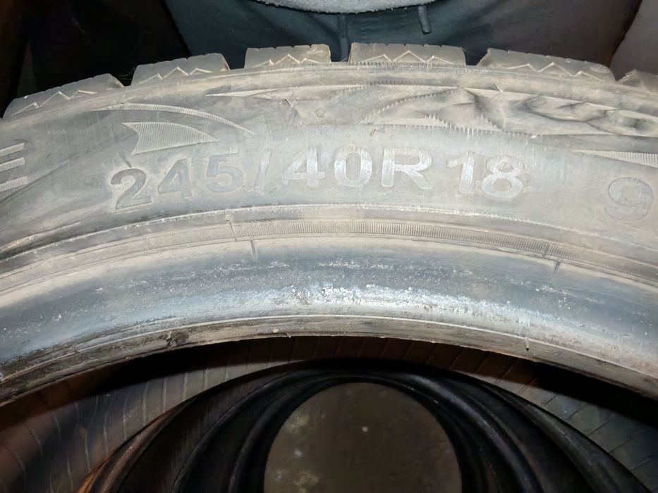 Зимни гуми RADAR 245 40 18 DOT23г.