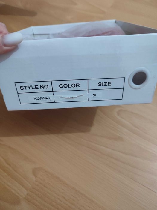 Pantofi cu toc înalt