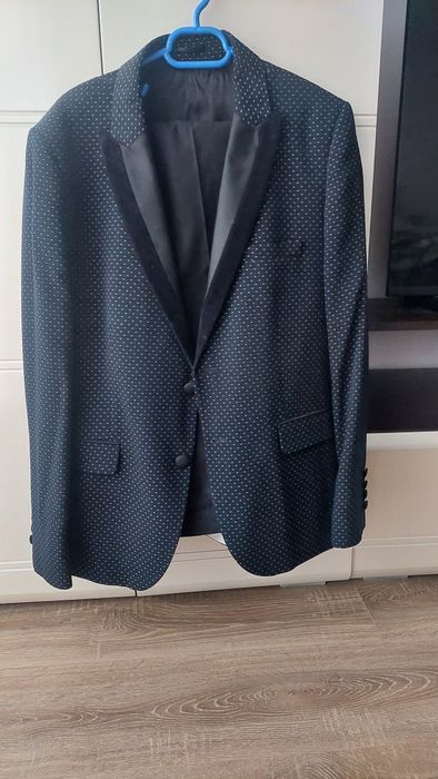 Costum mire de vanzare purtat o singura data mărimea 52