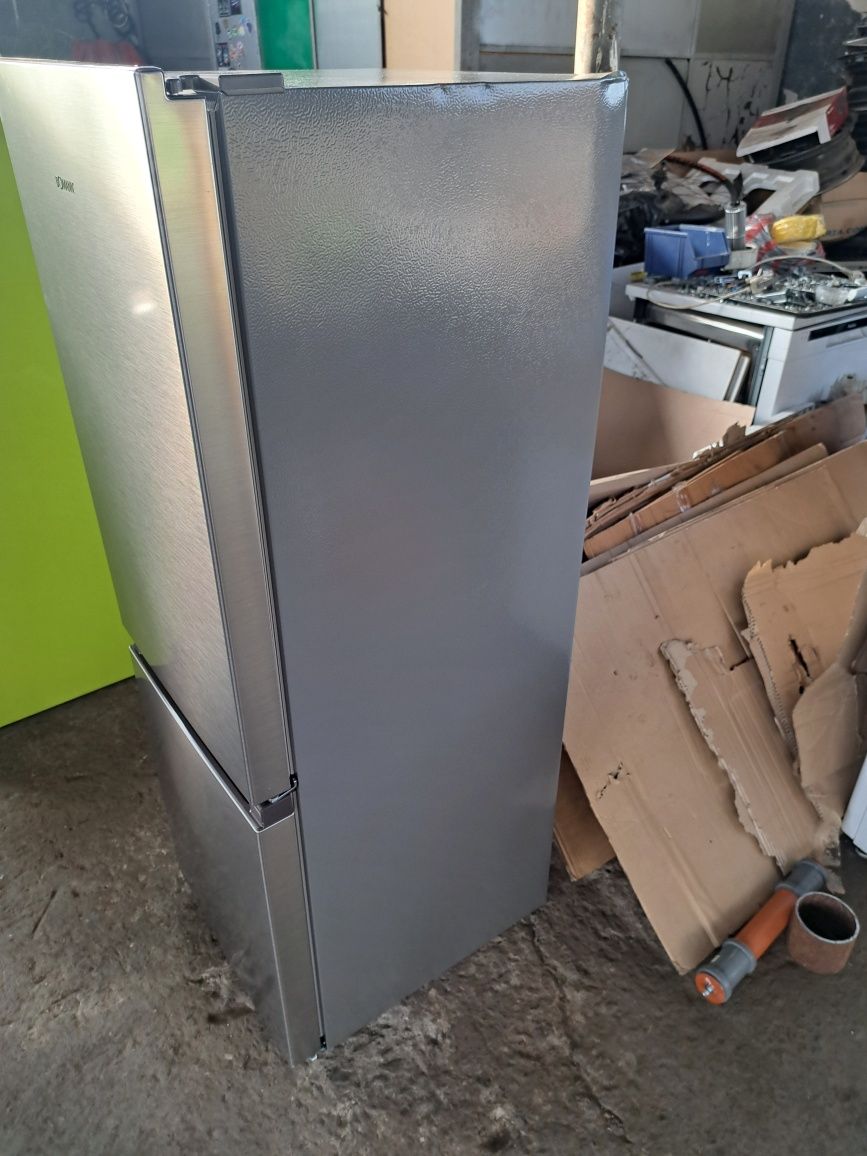Нов хладилник с фризер Боман/Bomann 144 см инокс