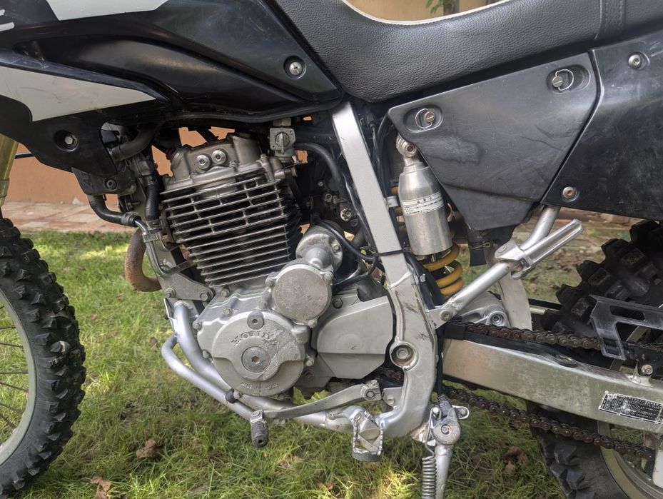 Motocicleta honda XR 250 enduro si supermoto A2