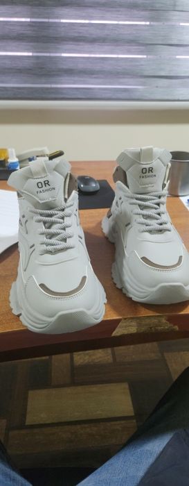 Продаются кроссовки марки DR fashion размер 44