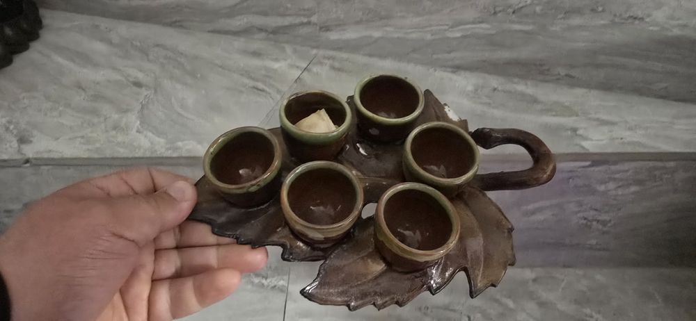 Стара троянска керамика,чаши с поставка листо