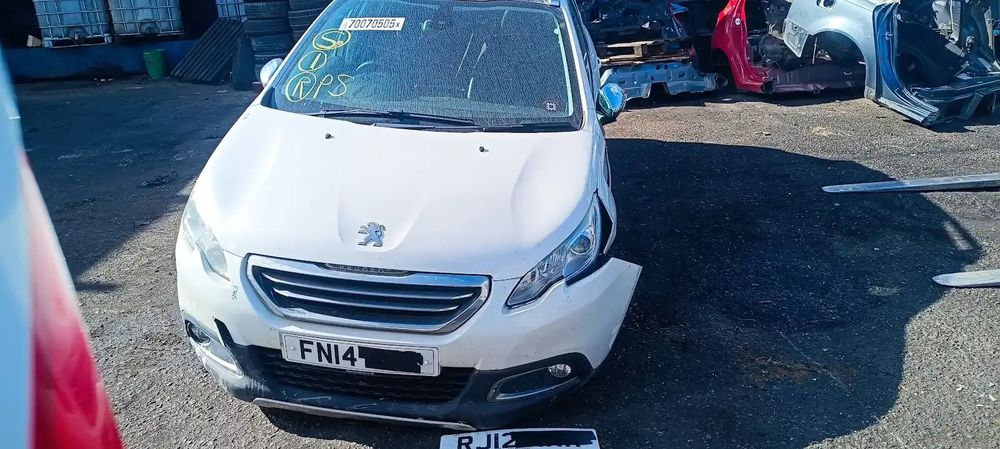 Dezmembrari / Dezmembrez Peugeot 2008 1.6 DV6C cutie viteze manuală 6 trepte start-stop cod culoare KWE - VOPSEA ALB SIDEFAT