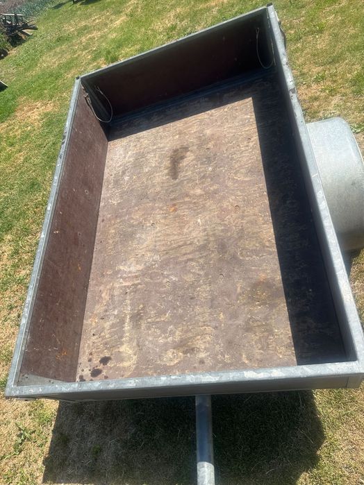 Vand remorca Saris de 600 kg