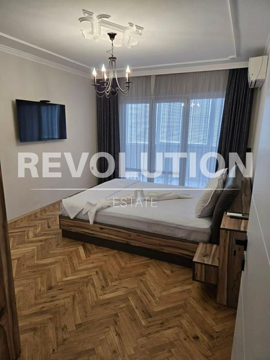 Тристаен апартамент в района на Цветен квартал!