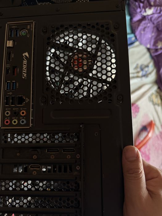 Vand pc i7 8700k / z370 aorus /16gb ddr4 / rtx 2060super